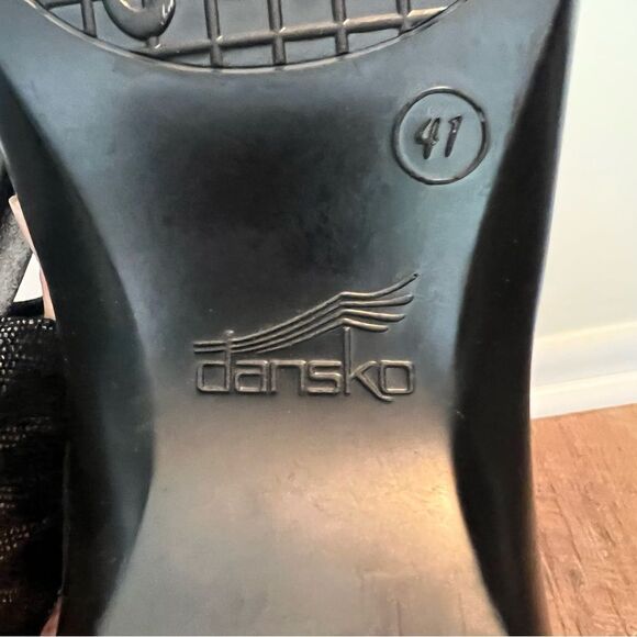 Dansko Dani Swirl Coffee Orthopedic Sandals
Style# 2406450200 Size 41 - Picture 9 of 16